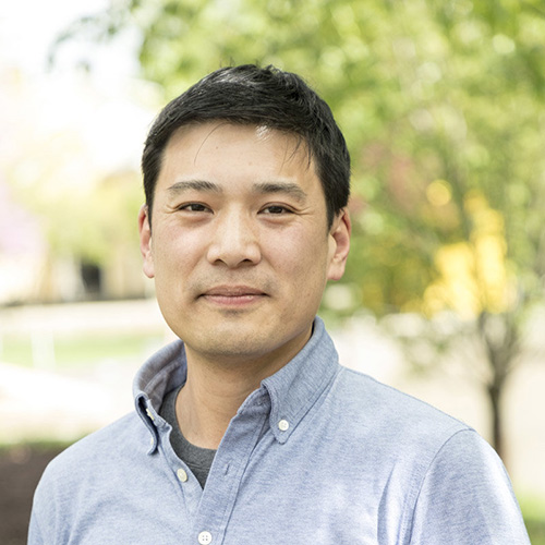 Headshot of James Shen.