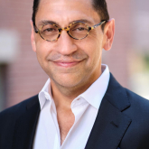 Carlos Martin headshot