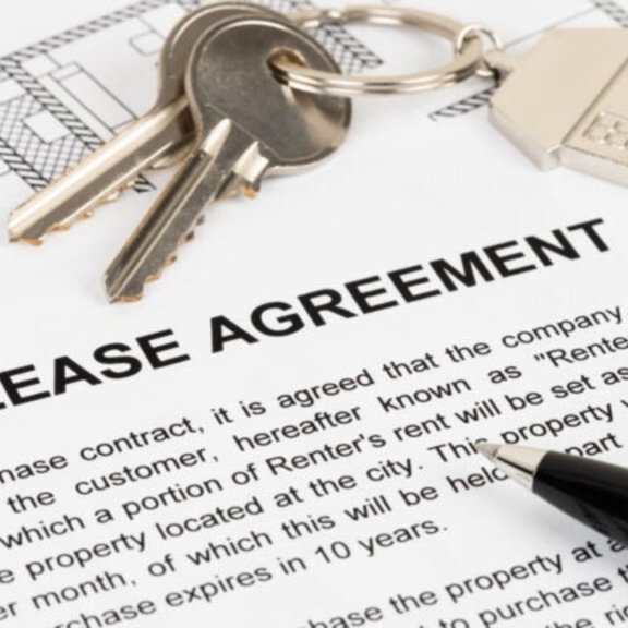 Lease agreement with keys and pen.