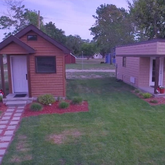 i2.cdn_.turner.commoneydamassets170824100111-detroit-tiny-homes-innovative.jpg