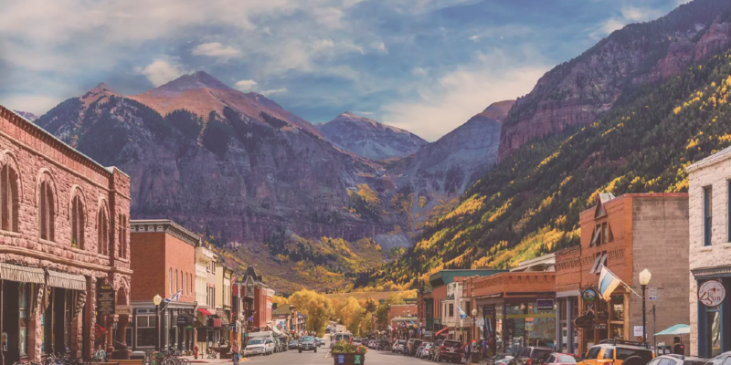 /sites/default/files/styles/paragraph__carousel_item__ci_image/public/carousel-item/harvard_jchs_mountain_town_migration_rawlings_2023.png?itok=4Nzeo5MK